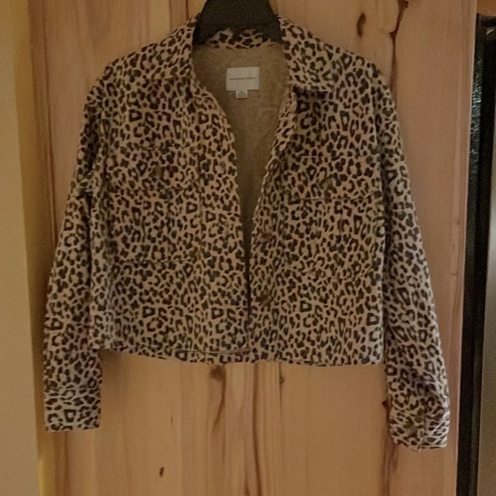 AMERICAN EAGLE cropped‎ cheetah print jean jacket; XXS